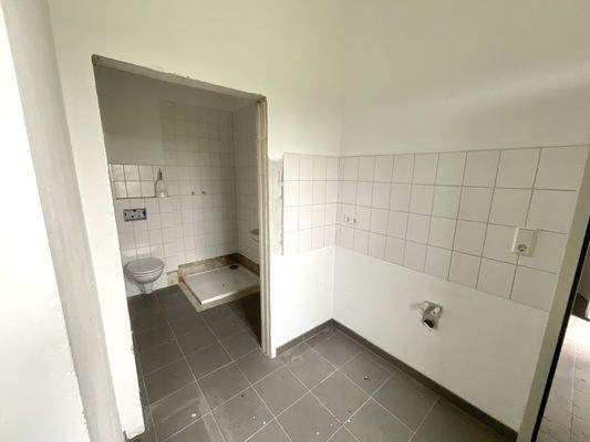 13125 Küchenanschluss und Bad 