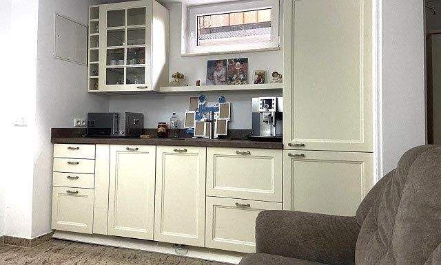 makellos EFH SN Hufenweg - Küchen-Pantry im KG.jpg