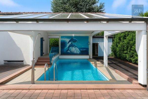 Überdachter Poolbereich (virtualisiert)