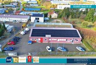 Gewerbehalle mit Bürogebäude