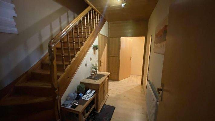 Treppe im vorderen Haus