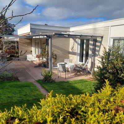 Terrasse vor Wohn- und Kinderzimmer