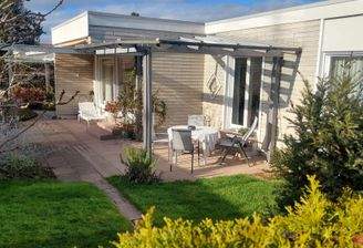 Terrasse vor Wohn- und Kinderzimmer