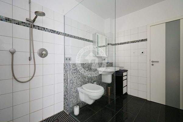 Haupteinheit - Bad 2 (Blick 2)