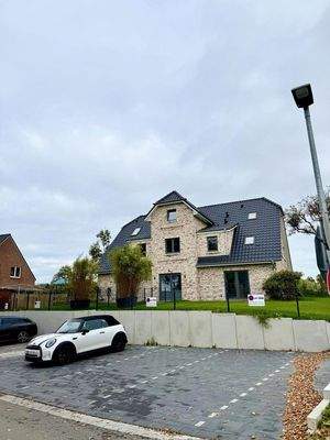 Außenbereich + Parkplatz 