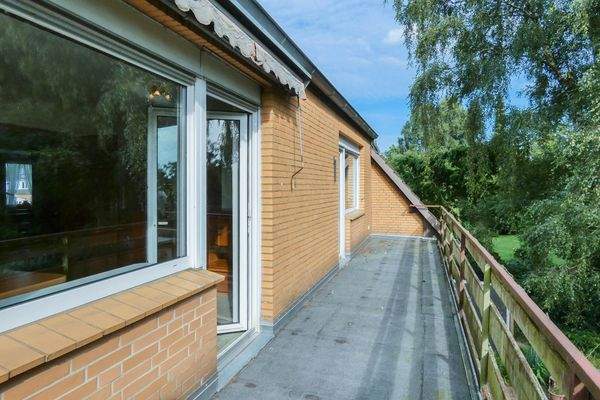 zum großzügigen Sonnenbalkon