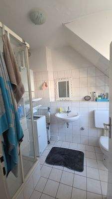 Dad mit Dusche u. WC