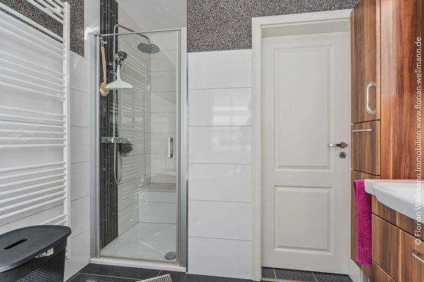 7,88 m² Badezimmer saniert in 2016 inkl. ebenerdiger Dusche mit Sitzmöglichkeit