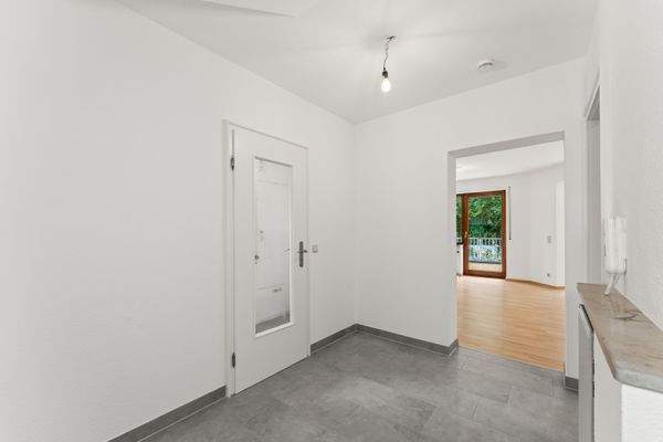 Flur mit neuen Fließen