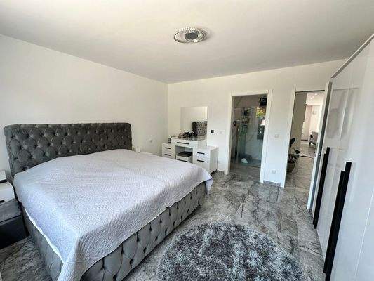 Schlaf- und Badezimmer EG