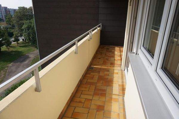 großer Balkon Richtung Süden 