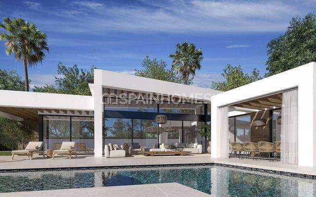 Contemporary Villas for Sale in Marbella with Nature Views