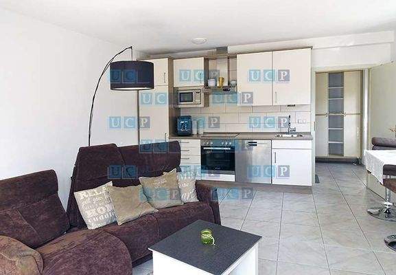 327E356E-D6B0-4B85-866A-FE0D8F