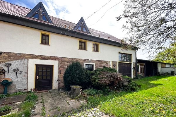 Fachwerkhaus mit Carport