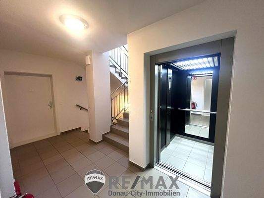 15 Stiegenhaus_Aufzug