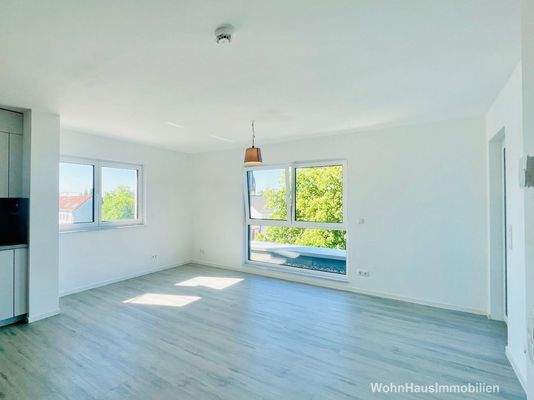 Platz für Esstisch und Sofaecke