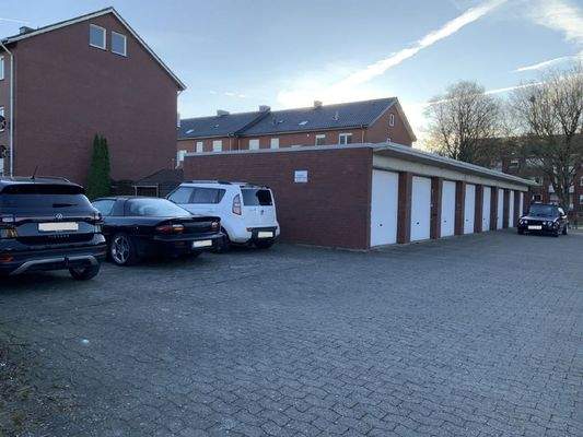 Garagen und Stellplätze