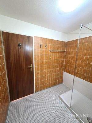 Badezimmer mit Dusche u. WA Platz