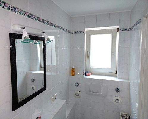 Gäste-WC mit Dusche