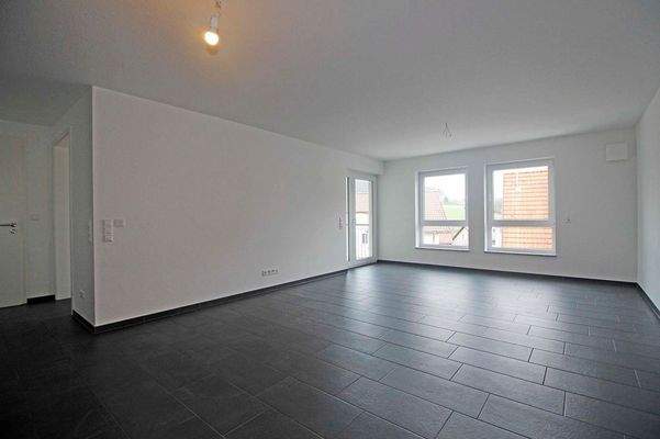 Wohnbereich mit Zugang zum Balkon