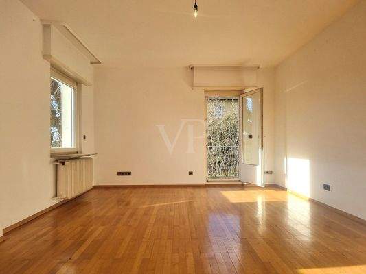 Zimmer mit Zugang Balkon