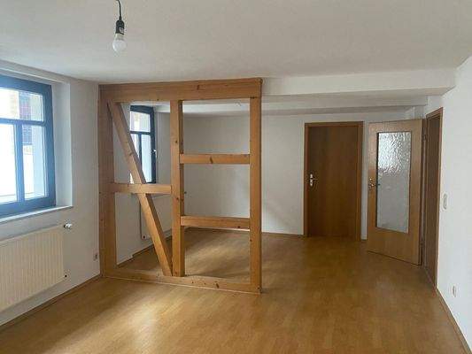 Wohnen/Essbereich; Tür Schlafen