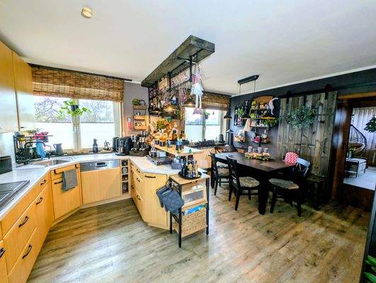 Stilvolle Küche mit Essbereich (EG)