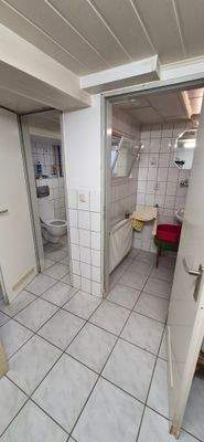 Haus-rechts_Keller-WC+Dusche.jpg