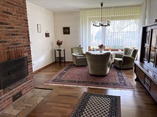 Wohnzimmer mit Kamin