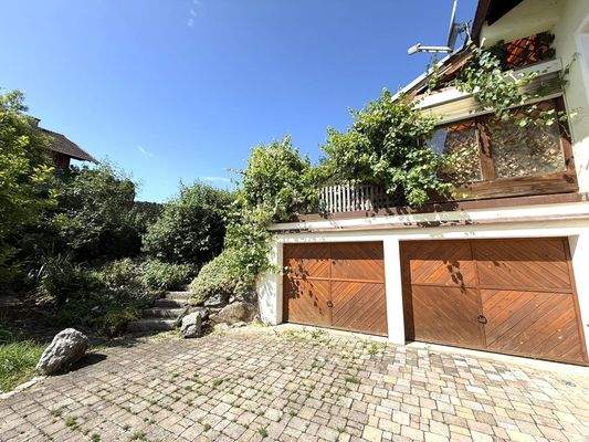 Platz für Fahrräder/Autos