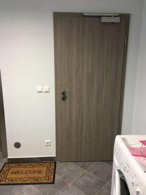 Vorraum zum Büro mit Waschmaschine