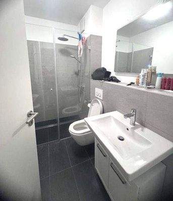 Gäste-WC mit Dusche