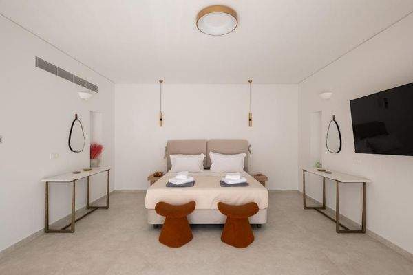 Kreta, Tavronitis: Zeitgenössisch eingerichtete Villa mit Pool zu verkaufen