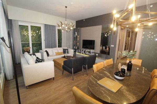 Flats Near the Metrobus Station in İstanbul Esenyurt