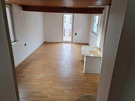 Wohnzimmer mit Zugang Balkon