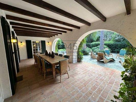 Exklusive Villa mit Pool in der Pineta di Roccamare an der toskanischen Küste