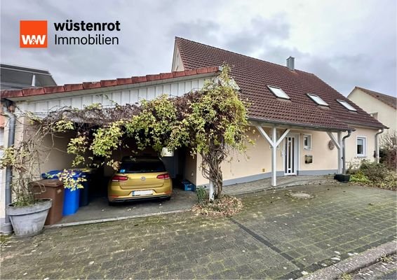 Einfamilienhaus mit Carport