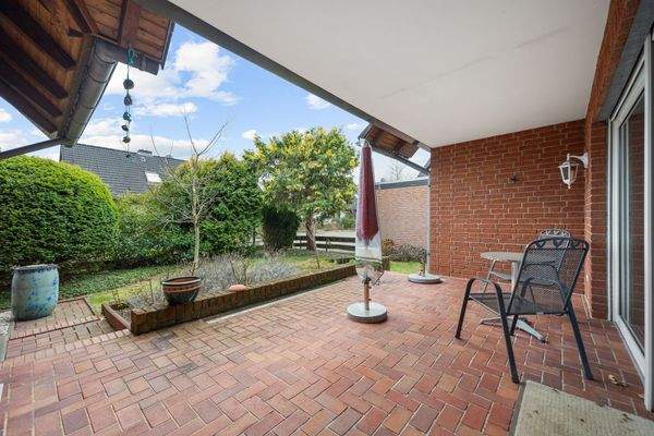 Lichtreiche Terrasse