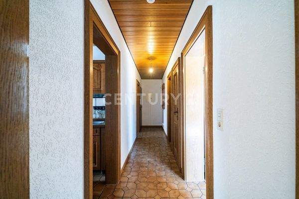 Flur mit Blick zur Eingangstüre