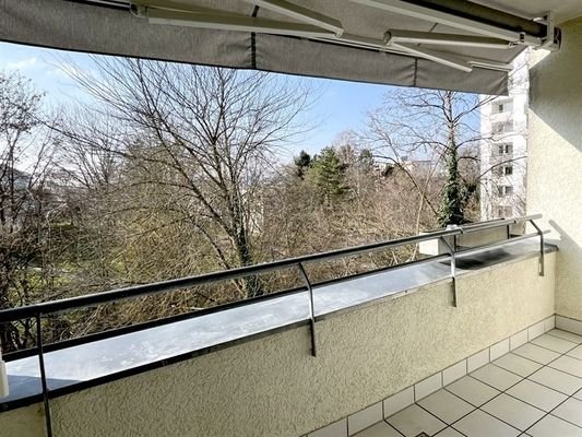 Balkon mit Blick ins Grüne