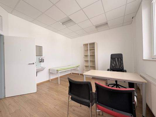 Behandlungszimmer1 (2).JPG