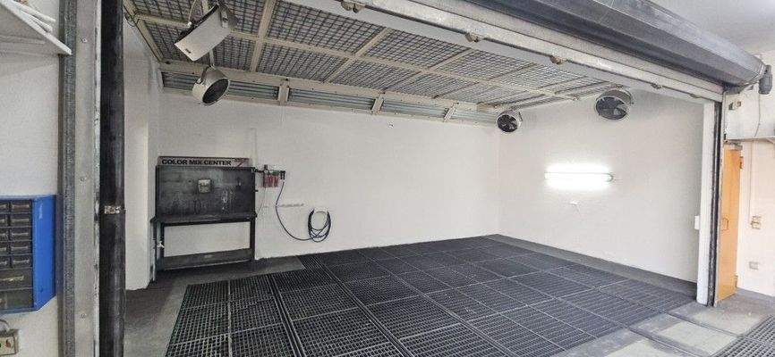Lackierkabine ca. 7m x 4 m 