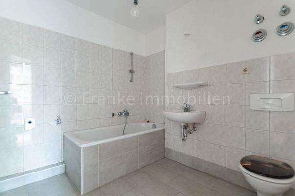 Bad Wohnung DG rechts