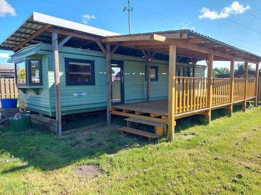 Mobilheim mit großer Veranda