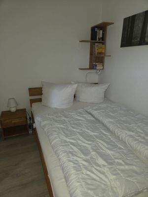 Schlafraum mit Fenster