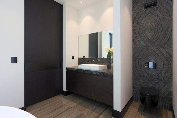 Badezimmer mit Zebra Marmor im EG