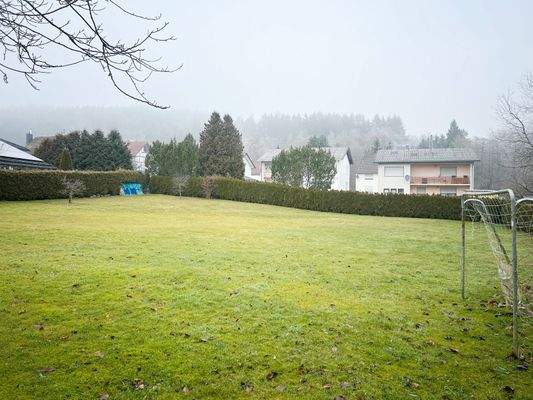 Grundstück Vorderansicht links
