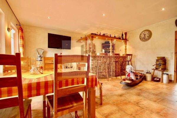 Frühstücksraum mit Bar