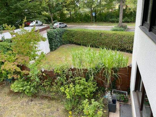 Blick vom Balkon in den Gartenanteil