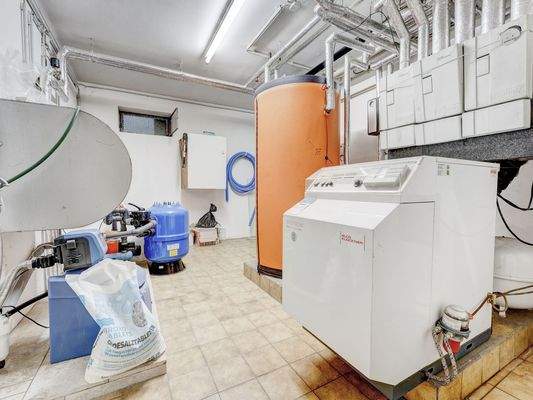 Gut ausgestatteter Technik- und Heizungsraum